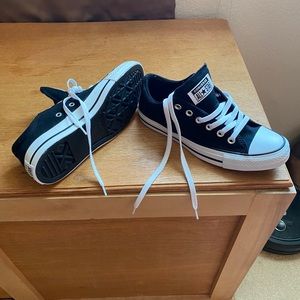 Black Converse Chuck Taylor shoes, BRAND NEW!!